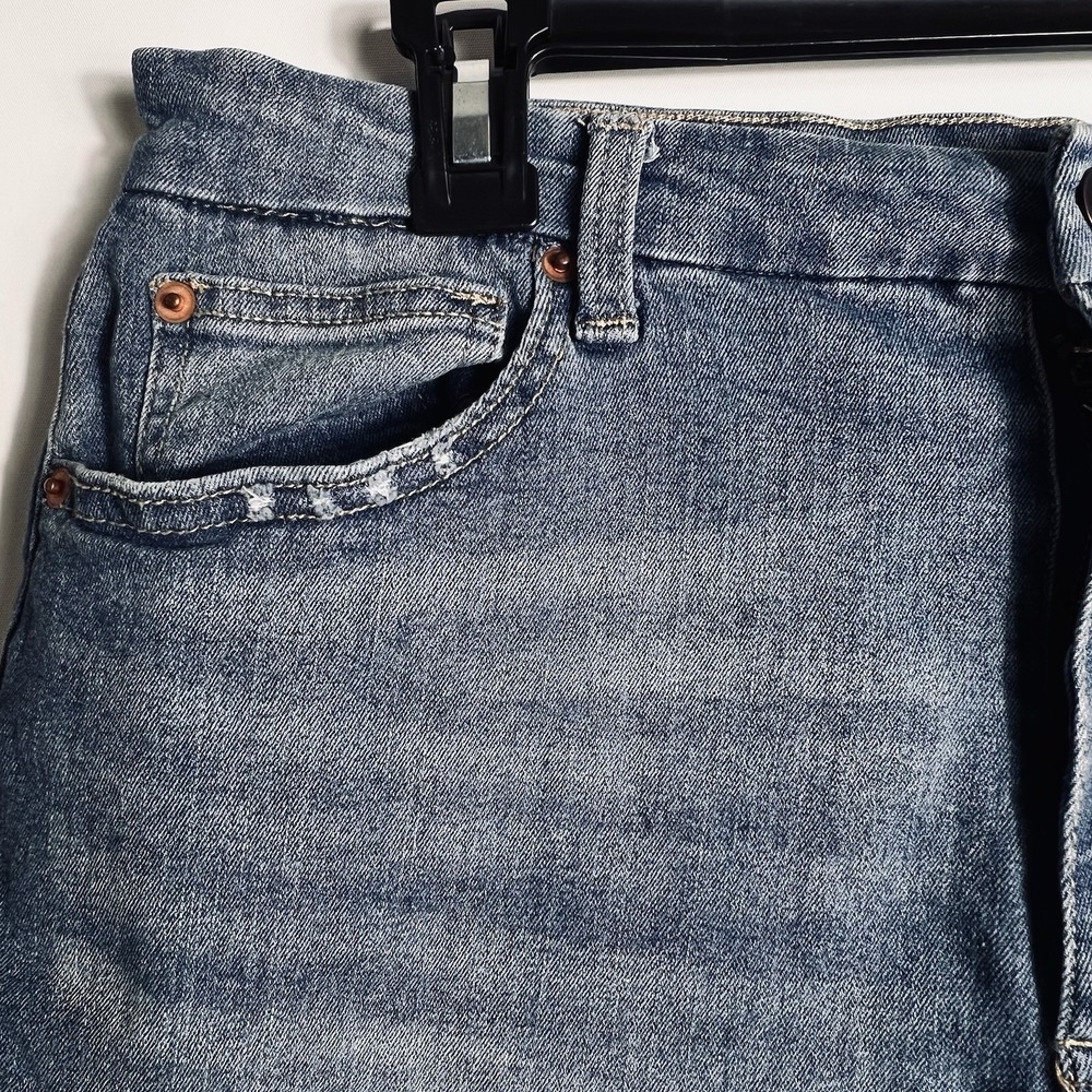 Y2K Women's No Boundaries Denim Shorts Size 17 Light Wash Rolled‎ Hem Casual - Picture 2 of 5